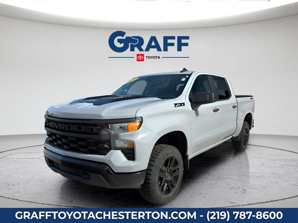 Used 2025 Chevrolet Silverado 1500 Custom Trail Boss w/ Dark Appearance Package AWD/4WD image 1