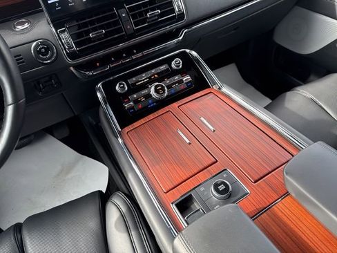 New 2024 Lincoln Navigator Reserve image 25