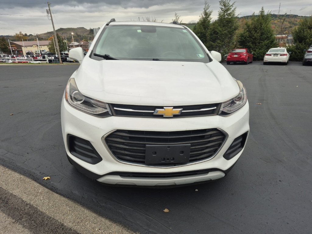 Used 2018 Chevrolet Trax LT w/ Driver Confidence Package FWD image 2