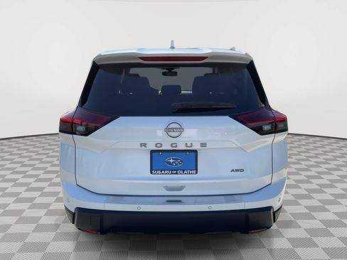 Used 2025 Nissan Rogue SV AWD/4WD image 11