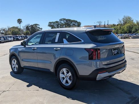 Certified 2025 Kia Sorento LX image 6
