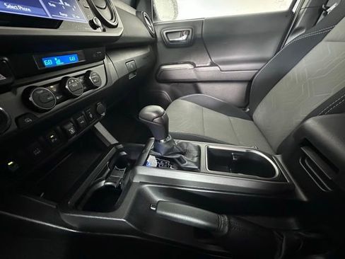 Used 2021 Toyota Tacoma TRD Sport w/ Technology Package image 27