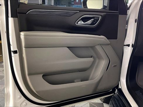 Used 2023 GMC Yukon XL SLT image 21