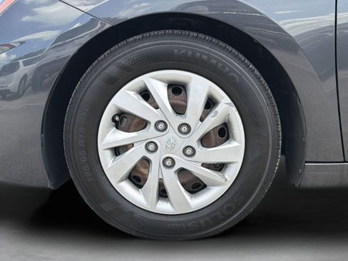 Used 2020 Hyundai Elantra SE FWD image 29