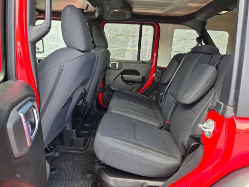 Used 2024 Jeep Wrangler Unlimited AWD/4WD image 35