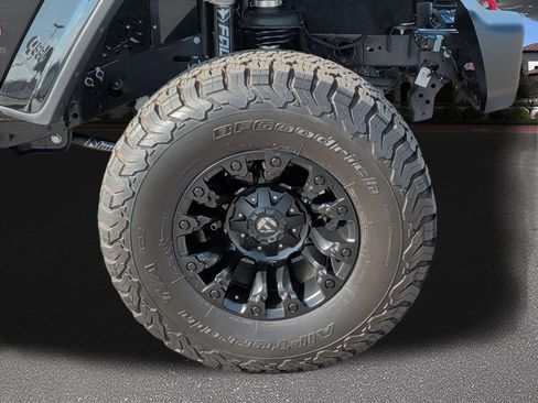 Used 2025 Jeep Gladiator Rubicon AWD/4WD image 7