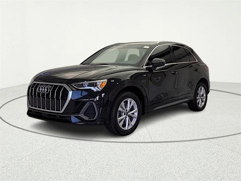 Used 2023 Audi Q3 2.0T Premium Plus image 3
