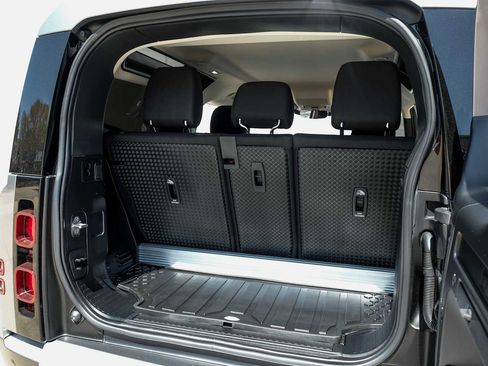 Used 2022 Land Rover Defender 90 image 45