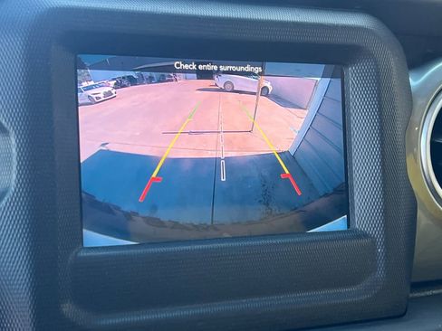 Used 2019 Jeep Wrangler Unlimited Sahara image 20