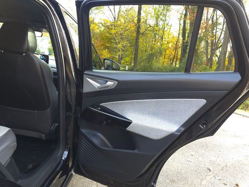 Used 2023 Volkswagen ID.4 Pro image 24