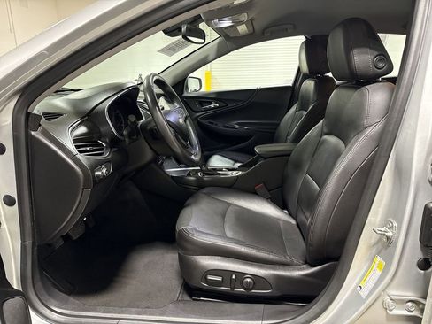 Used 2019 Chevrolet Malibu LT w/ Leather Package FWD image 19
