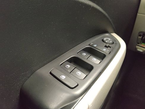 Used 2025 Hyundai Venue SEL image 27