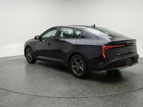 Used 2025 Kia K4 LXS FWD image 6