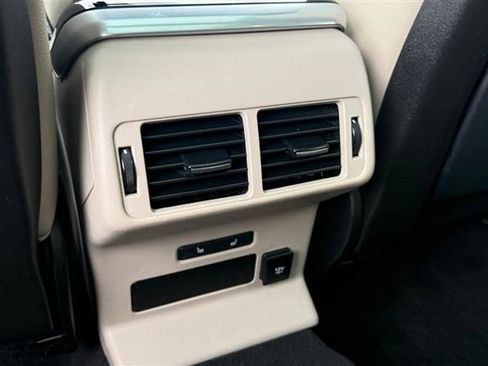 Used 2018 Land Rover Range Rover Velar R-Dynamic SE image 30