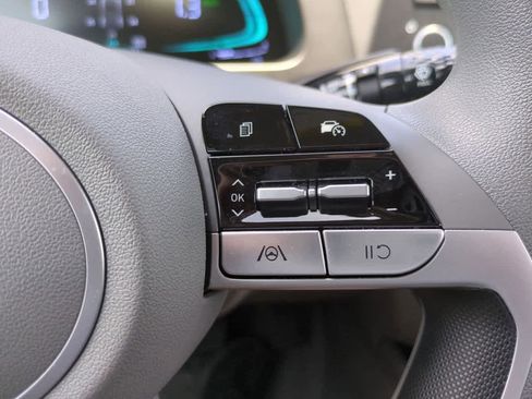 Used 2026 Hyundai Elantra Hybrid FWD image 23