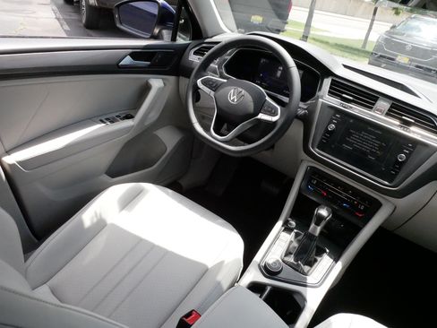 Used 2023 Volkswagen Tiguan SE AWD/4WD image 9