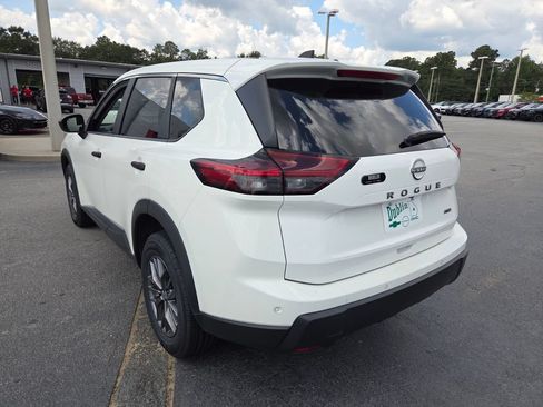 Used 2024 Nissan Rogue S AWD/4WD image 8