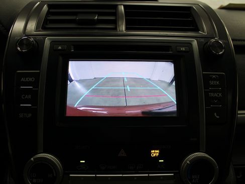 Used 2014 Toyota Camry SE image 38