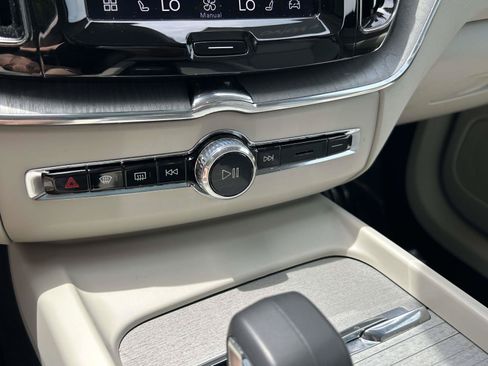 Certified 2025 Volvo XC60 B5 Plus AWD/4WD image 26