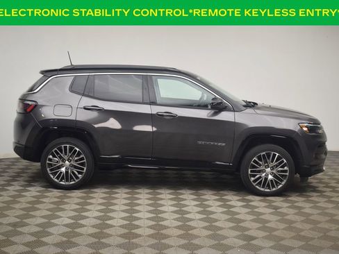 Used 2019 Jeep Compass Latitude FWD image 12