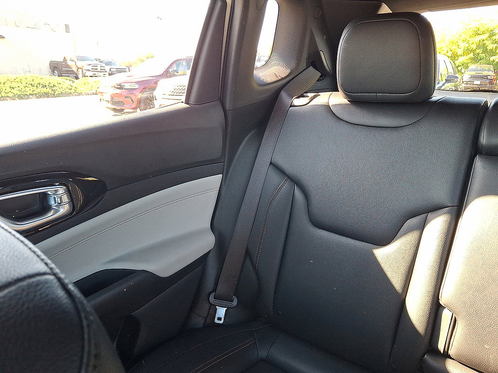 Used 2024 Jeep Compass Limited w/ Sun and Sound Group AWD/4WD image 3
