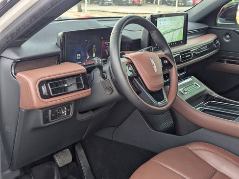 Used 2025 Lincoln Aviator Reserve w/ Illumination Package image 13
