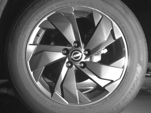Used 2025 Nissan Rogue SV FWD image 14