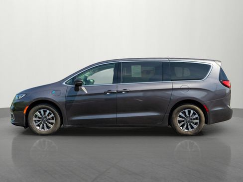 Used 2022 Chrysler Pacifica Touring-L FWD image 4