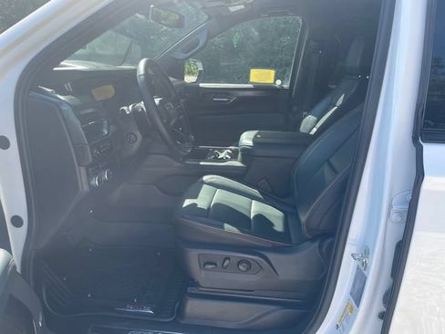 Certified 2025 GMC Yukon XL AT4 w/ LPO, Floor Liner Package AWD/4WD image 41