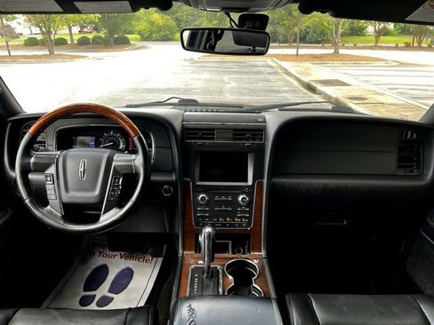 Used 2017 Lincoln Navigator L Select image 31