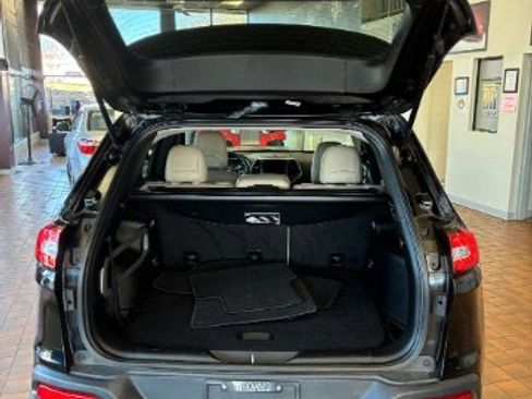 Used 2017 Jeep Cherokee Limited w/ Technology Group image 12