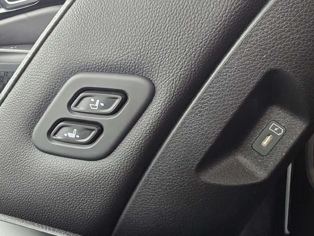 Certified 2025 Kia Carnival SX Prestige FWD image 15