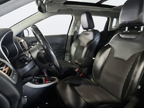 Used 2020 Jeep Compass Latitude AWD/4WD image 8