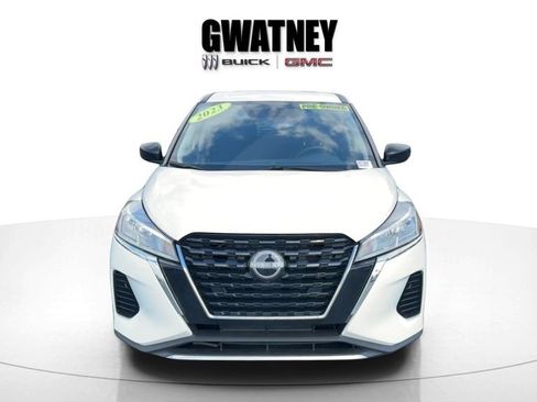 Used 2023 Nissan Kicks S image 1