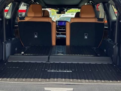 New 2026 Toyota Highlander Platinum AWD/4WD image 34