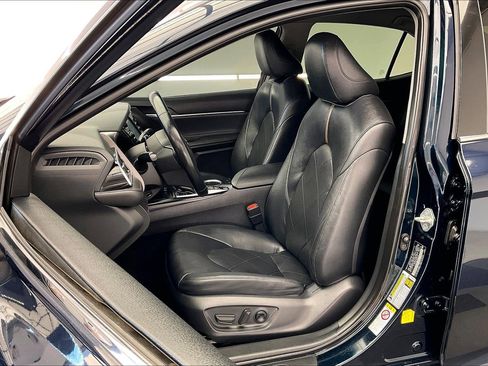 Used 2018 Toyota Camry XLE image 17