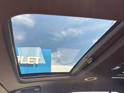 Used 2023 Chevrolet Traverse RS AWD/4WD image 47