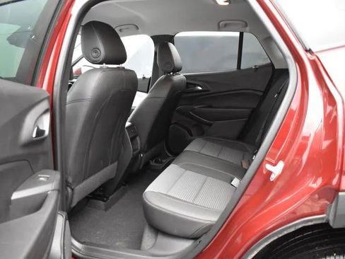 Used 2025 Chevrolet Trax LT w/ LT Convenience Package image 15