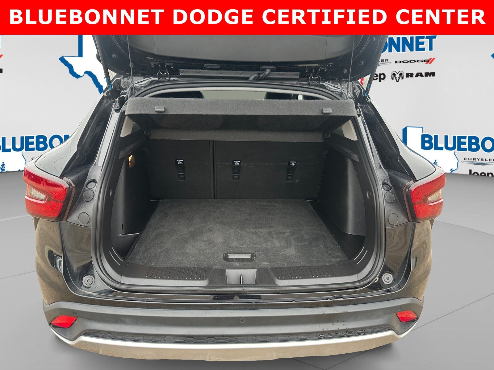 Used 2025 Chevrolet Trax LT w/ Driver Confidence Package FWD image 23