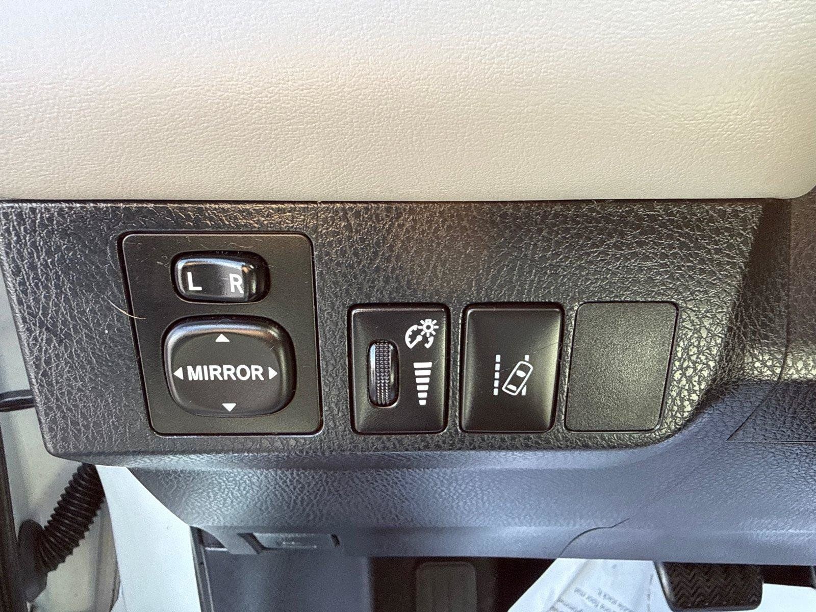 Used 2016 Toyota RAV4 XLE w/ Convenience Package FWD image 12