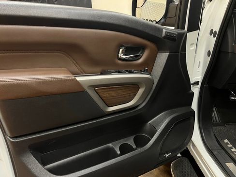 Used 2020 Nissan Titan Platinum Reserve image 31
