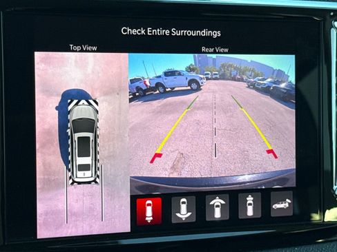 Used 2021 Chrysler Pacifica Limited w/ Uconnect Theater Family Group image 22