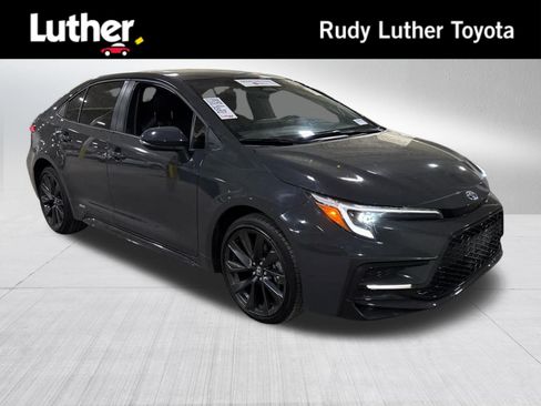 Certified 2024 Toyota Corolla SE AWD/4WD image 1
