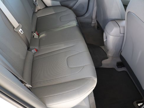 Used 2025 Hyundai Elantra SE image 34