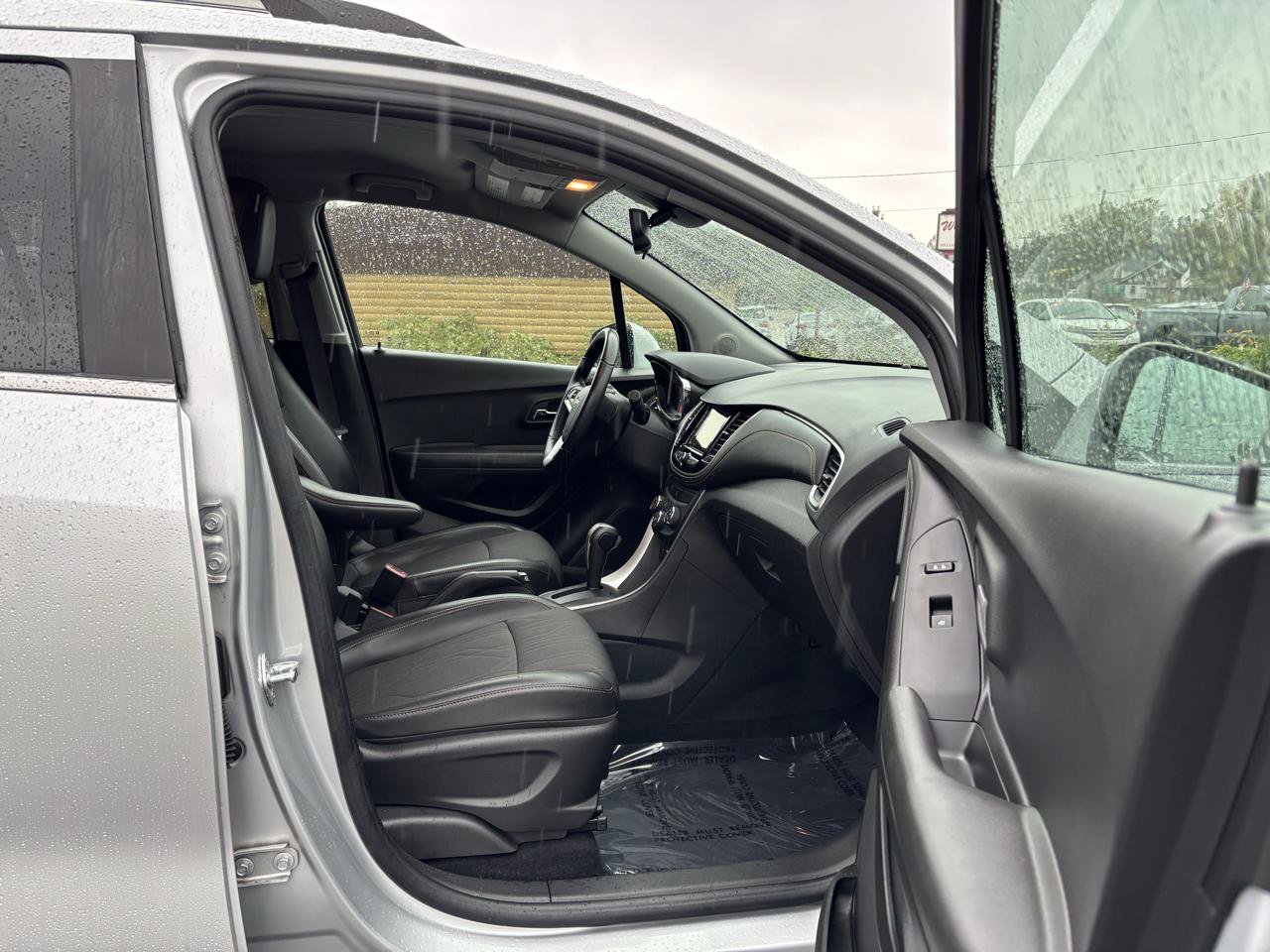 Used 2019 Chevrolet Trax LT w/ LT Convenience Package FWD image 42