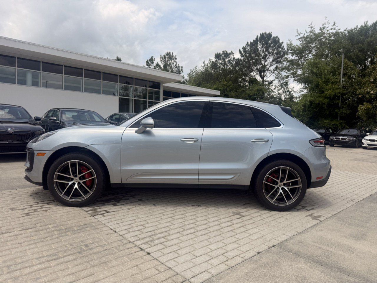 Used 2023 Porsche Macan S AWD/4WD image 3