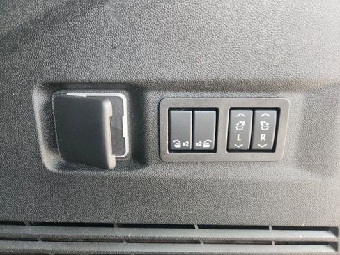 Used 2024 GMC Yukon AT4 w/ Technology Package image 37