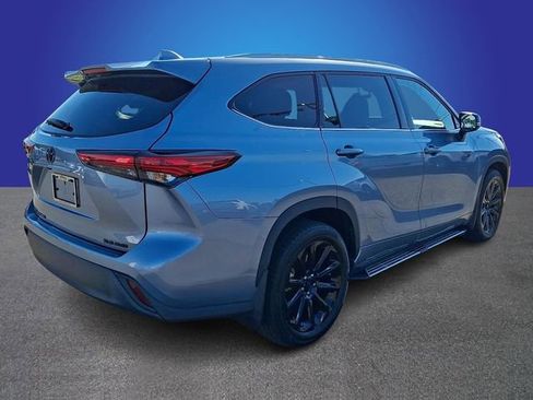 Used 2022 Toyota Highlander XLE AWD/4WD image 4