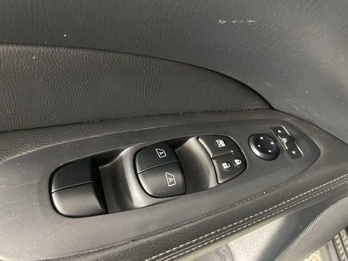 Used 2020 Nissan Pathfinder SV image 22