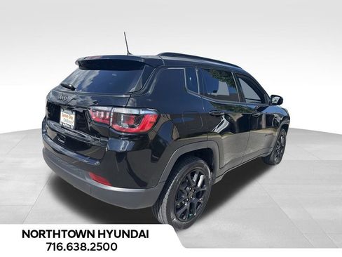 Used 2025 Jeep Compass Latitude w/ Convenience Group AWD/4WD image 12
